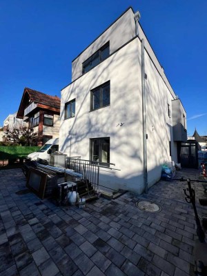 Exklusive 4-Zimmer-Wohnung mit gehobener Innenausstattung mit Balkon in Offenbach