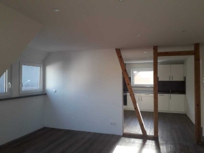 DG-Wohnung mit EBK und Terrasse im Garten