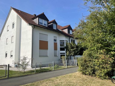 Traumhafte 2 Zimmer Wohnung auf 60m² in Adelsdorf mit großer Terrasse, Garten, EBK uvm.!