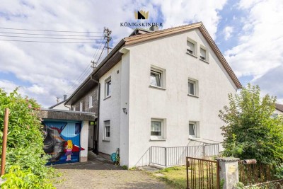 Platz genug für 2 Generationen - Geräumige Doppelhaushälfte mit kleinem Garten und Garage!