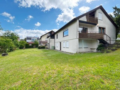 Freistehendes 1-2 Familienhaus mit großem Garten, 
2 Loggien, Terrasse, Garage und Stellplätzen
