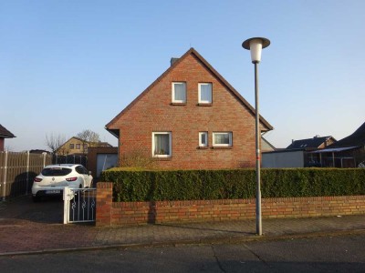 Gepflegtes Einfamilienhaus mit Garten, Keller und Garage – perfekt für Familien