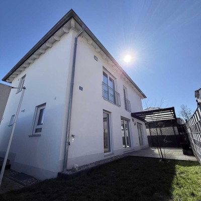 Einfamilienhaus im toskanischen Stil mit Garten und Garage