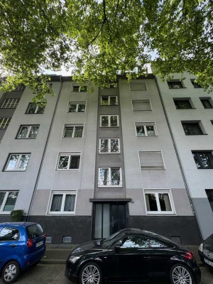 Attraktive 2 Zimmer - Dachgeschosswohnung mit K-D-B in Düsseldorf-Bilk