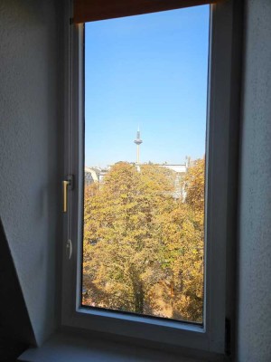 Möbliertes Zimmer in DG-Wohnung in Frankfurt Bockenheim