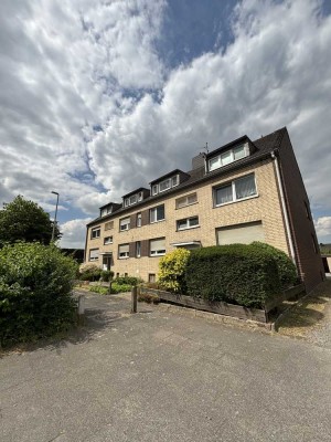Erstbezug nach Sanierung : Schöne 2 Zi. DG Wohnung