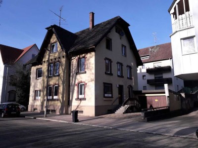 Mehrfamilienhaus mit Gewerbeanteil in Villingen .