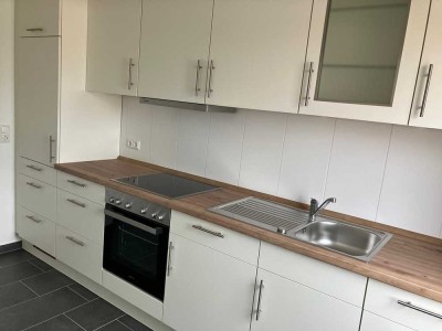 Großzügige modernisierte 3 Zimmer-Wohnung mit Balkon