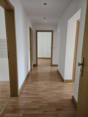 Schöne und gepflegte 3-Zimmer-Erdgeschosswohnung in Berga/Elster