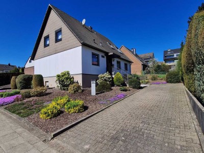***Freistehendes Einfamilienhaus mit Garage und Garten in Bestlage***