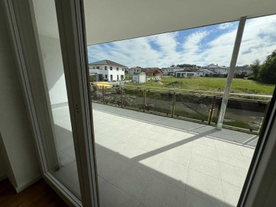 Neubau, Erstbezug mit Balkon. Moderne, KFW40 4,5-Zimmer-Terrassenwohnung mit behob. Innenausstattung