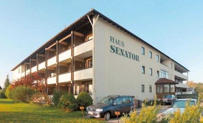 Exklusive, modernisierte 2-Zimmer-EG-Wohnung mit Balkon und Einbauküche in Kirchham