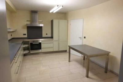 Schöne 4-Zimmer-Wohnung mit Einbauküche in Geilenkirchen an ruhige Mieter zu vermieten!