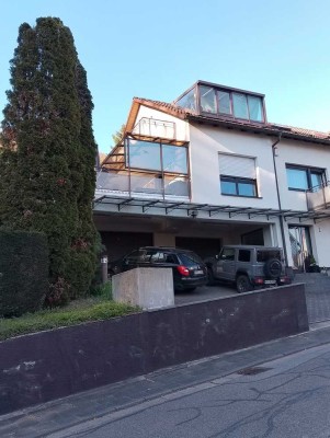 Exklusive möblierte 1-Raum-Dachgeschosswohnung mit Einbauküche in Heppenheim