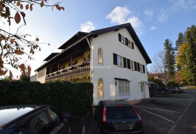 3-Zimmer-Dachwohnung mit Garage in gepflegtem Mehrfamilienhaus