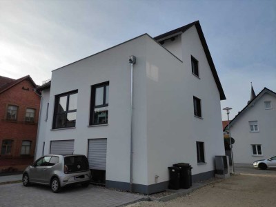 Hallstadt: Traumhafte große Wohnung mit Dachterrasse