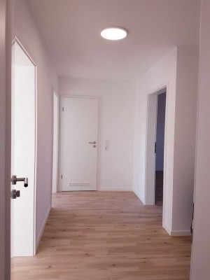 Schöne 3-Zi.-WHG mit Balkon u. EBK in LB-West