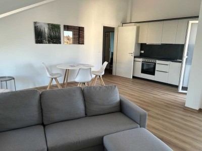 Möblierte 2-Zimmer-Wohnung mit zwei Balkonen und Küche