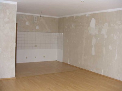 helle, gutgeschnittene 2-ZKB-Wohnung mit Balkon im 3. OG