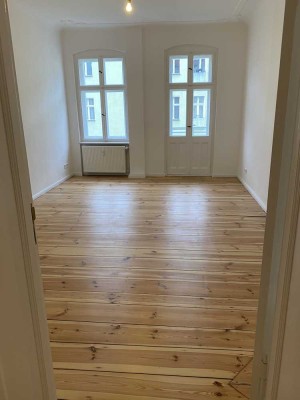 Modernisiert mit 2 Zimmern, Einbauküche, Balkon und Duschbad
