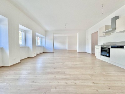 Lichtdurchfluteter Erstbezug! 2-Zimmer-Wohnung nächst Innenstadt | Parkplatz inklusive