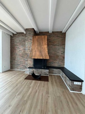 NEU! Sanierte 4-Zimmer Wohnung mit großem Balkon und zwei Badezimmer