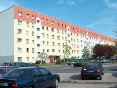 4-Zimmer-Wohnung mit Badewanne und Balkon