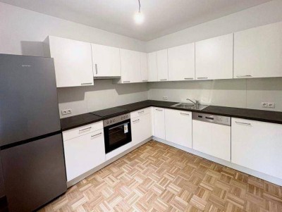 Sanierter 3 ZIMMER-NEUBAU + ruhige Terrasse 9m² + extra Küche neu möbliert + nähe Campus TU-Inffeld!
