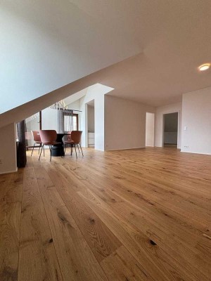 Licht, Raum & Design - moderne 2-Zimmer-Dachgeschosswohnung nach hochwertiger Kernsanierung