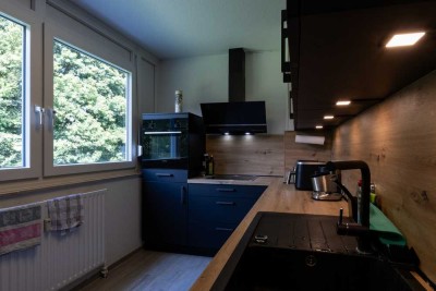 Frisch renovierte Premium-Wohnung im Grünen – Komplett-Ausstattung optional!