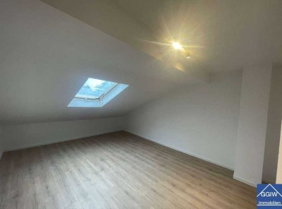 Großzügige 3 Zimmer Dachgeschoss Wohnung mit Balkon in Ludwigshafen- Mundenheim zu vermieten