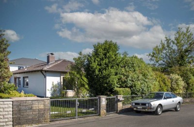 GUT GESCHNITTENER BUNGALOW MIT VIEL PLATZ UND POTENZIAL