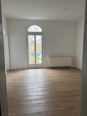 Wunderschöne, frisch renovierte 1,5 Zimmer Wohnung. Ruhige und zentrale Altbauwohnung.