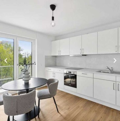 **Moderne, neuwertige 2-Zimmerwohnung mit Balkon & Einbauküche im Herzen von Landwasser**