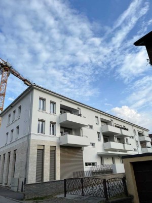 Zentrale 2-Zimmer-Neubauwohnung mit Balkon, EBK, Tiefgarage und Aufzug in Bad Krozingen