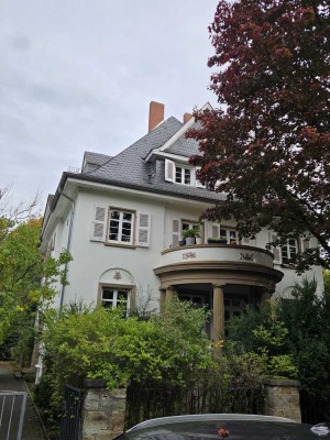 Geräumige 4-Zimmer Wohnung mit Balkon in Wiesbaden-Biebrich
