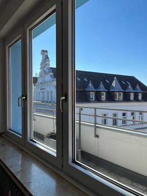 Hell, großzügig, mit Balkon & Küche: Wohnen über den Dächern der Altstadt
