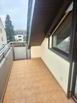Helle 2 Zimmer Dachgeschosswohnung in Stuttgart Neugereut