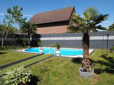 Waltrop!  Wohnen wie im sonnigen Süden! Großzügige Doppelhaushälfte mit Pool auf traumhaftem Grundst