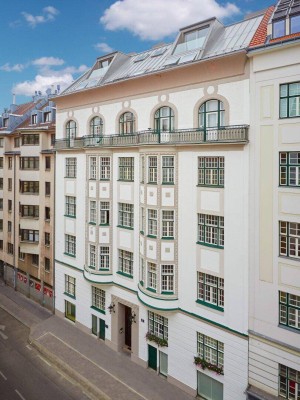 Großzügige 2 Zimmer Wohnung im Stilaltbau - neu saniert