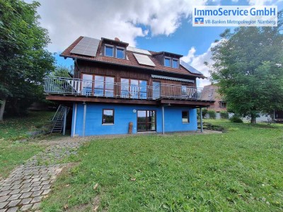 Großes Einfamilienhaus mit Einliegerwohnung und Terrasse