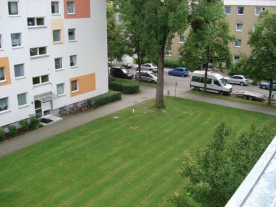 !MAX. 3 PERS.! !KEINE WG! Neu sanierte, ruhige 4-Zi-Whg mit S-Balkon nähe Lerchenauer See in München