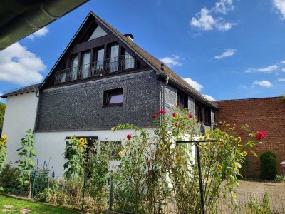 Einfamilienhaus mit Wohnzimmer und Galerie über 2 Etagen als Loft, Garage u. Terrasse