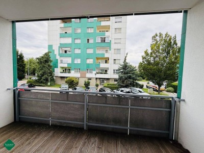 Helle 4 Zimmerwohnung mit Loggia und Abstellplatz