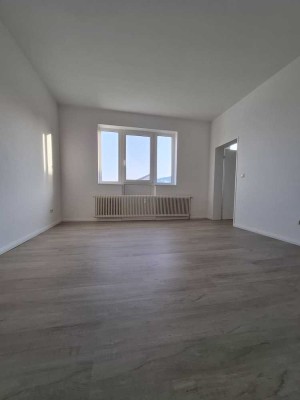 Achim City: Neu renovierte 2-Zimmer-Wohnung mit Einbauküche für Singles