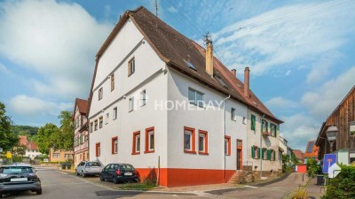 Leerstehende 3-Zimmer-Maisonettewohnung im denkmalgeschützten „Herrenalber Klosterhof“