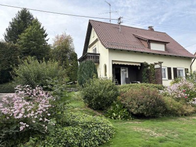 Familienfreundliches, sehr gepflegtes Haus mit großem Grundstück