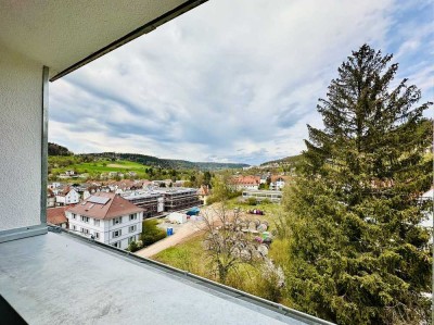 Lichtdurchflutete 2,5-Zimmer-Dachgeschosswohnung mit EBK, Loggia und hauseigenem Park