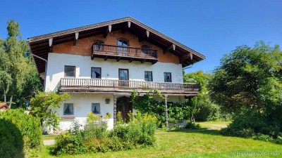 Rarität! 
Bäuerliches Anwesen (Resthof), absolut ruhig gelegen, 
zwischen Chiemsee & 
Seeoner See
