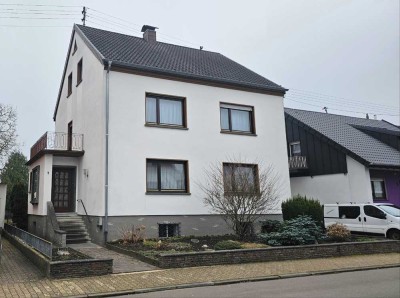 Freistehendes Wohnhaus in guter Lage von Rehlingen , Garage und Garten